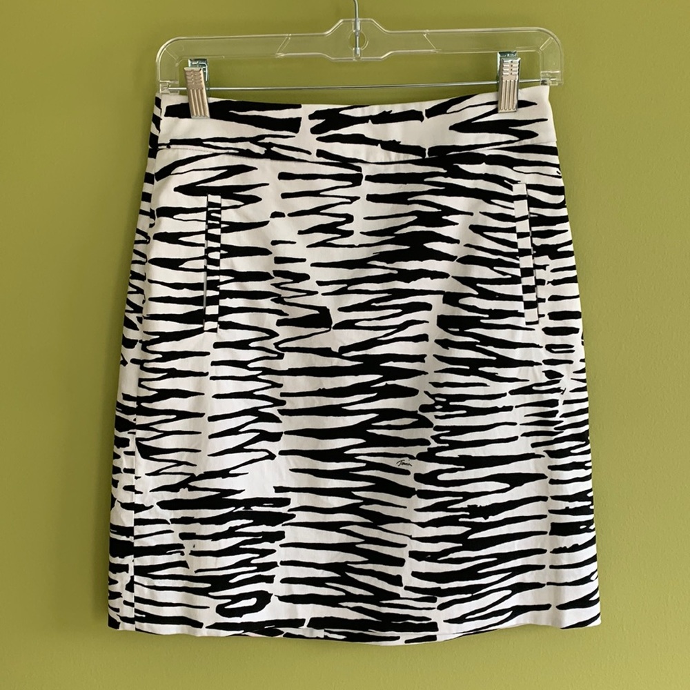 Banana Republic Trina Turk Collection zebra print A-line skirt with lining.